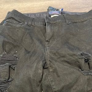 BOMBSHELL SKINNY PREMIUM STRETCH HIGH-RISE DESTRUCTED JEAN.